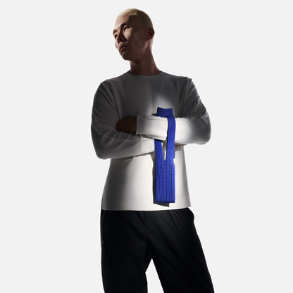  Sokee housse téléphone bandoulière bleue portée homme – coque tricot Y2K 