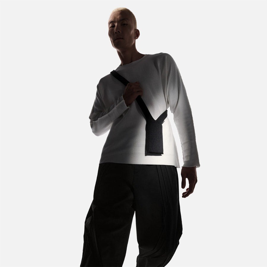Sokee housse téléphone bandoulière longue noir portée homme – coque tricot Y2K 