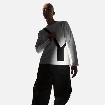 Sokee housse téléphone bandoulière longue noir portée homme – coque tricot Y2K 